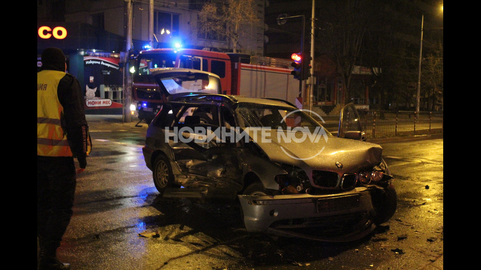 Петима души в болница след тежка катастрофа в Хасково