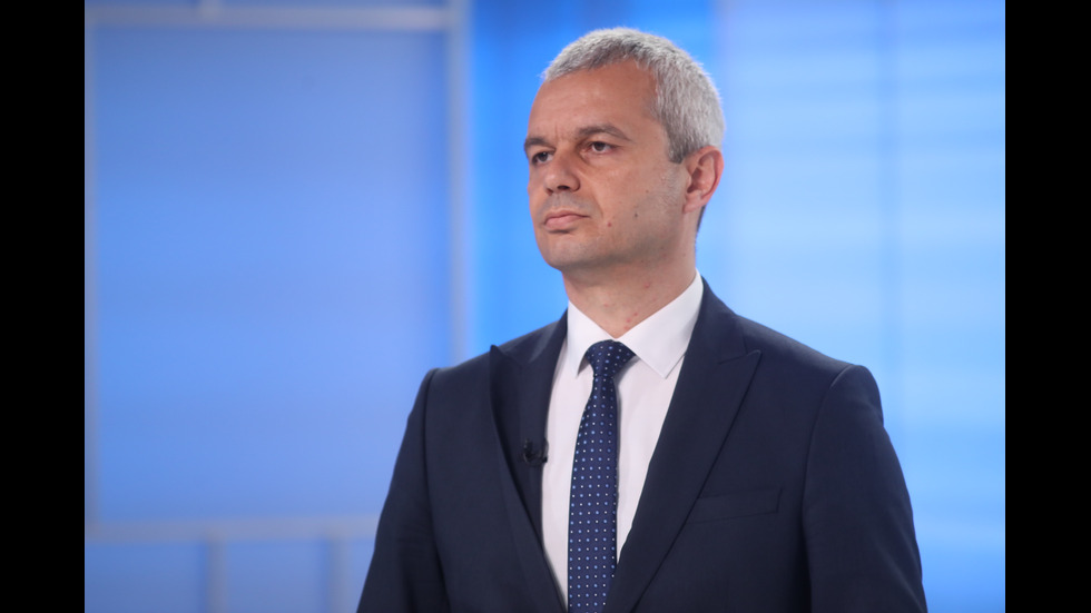 ЗАД КАДЪР: Изборният ден по NOVA В СНИМКИ