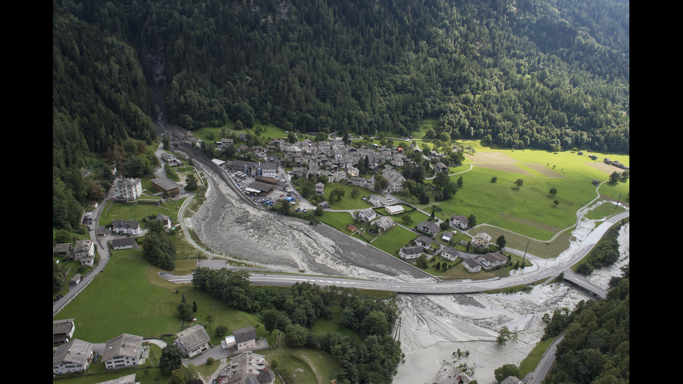 Осем души са в неизвестност след свлачище в Швейцария