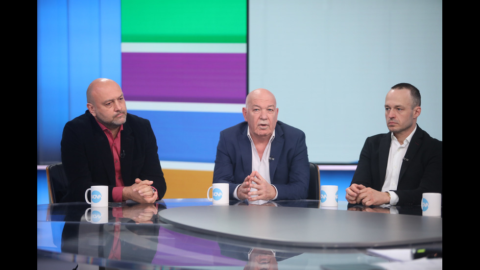 ЗАД КАДЪР: Изборният ден по NOVA В СНИМКИ