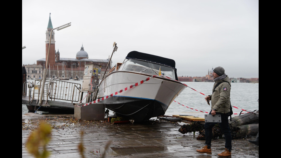 Очаква се ново покачване на водата във Венеция