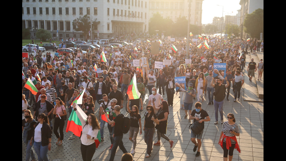 Седма поредна вечер на протести в центъра на София