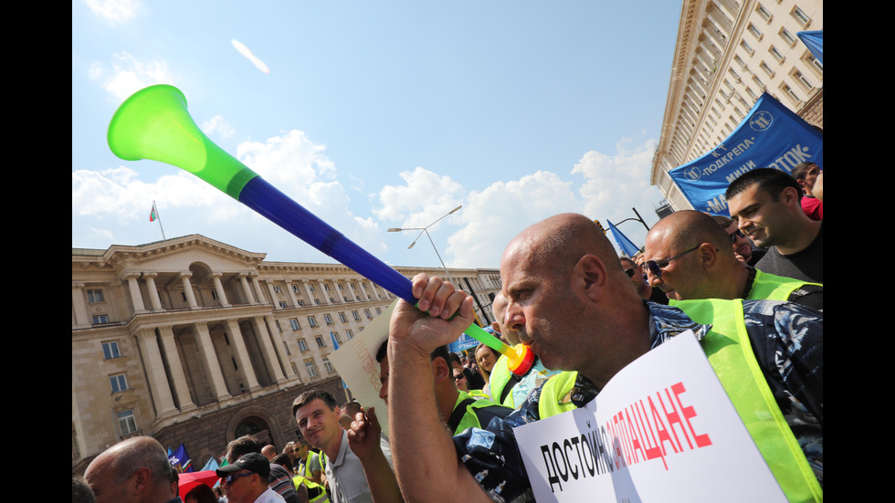 Протест: Полицаи и надзиратели искат по-високо заплащане на нощния труд