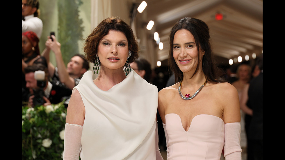 Звезди, блясък, смели и екстравагантни тоалети на Met Gala 2024