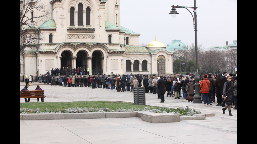 Изложиха за поклонение тленните останки на патриарха в „Св. Александър Невски”