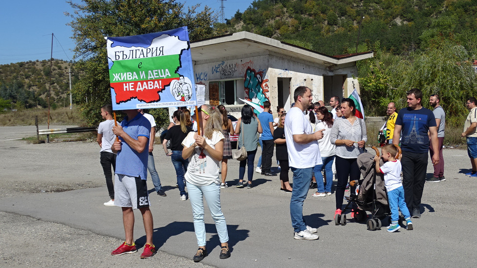 Протестиращи блокираха кръговото между Е-79 и АМ „Струма“