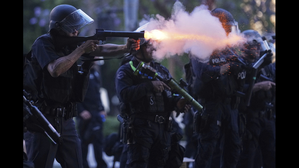 Сблъсъци между Гвардията и протестиращи в Лос Анджелис