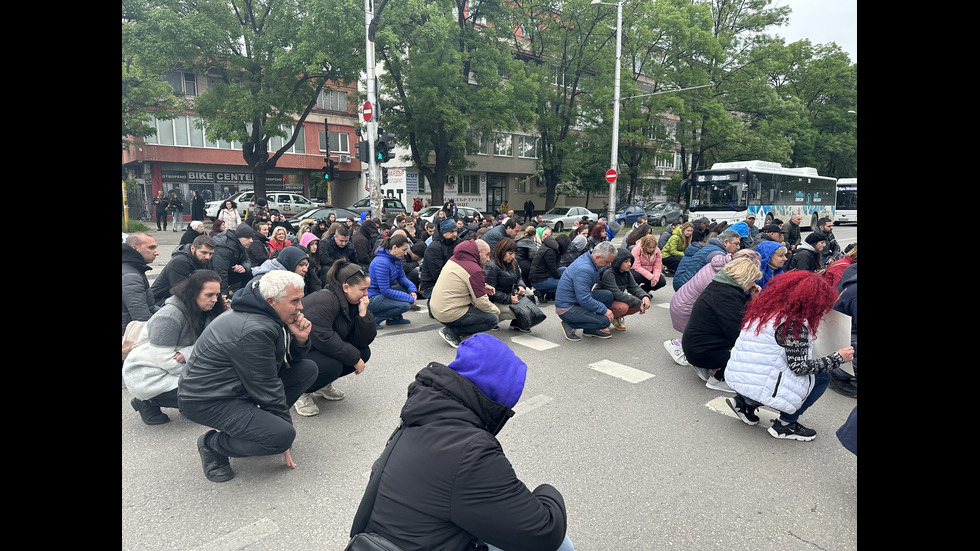 „Ани я няма. Явор също”: Треди ден на протести след тежката катастрофа в София