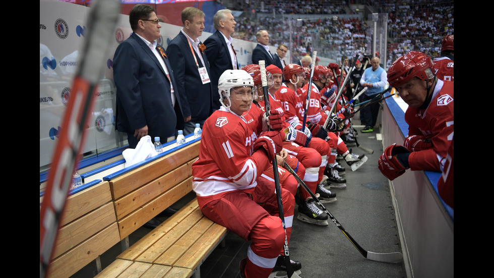 Путин вкара пет гола в юбилеен хокеен мач