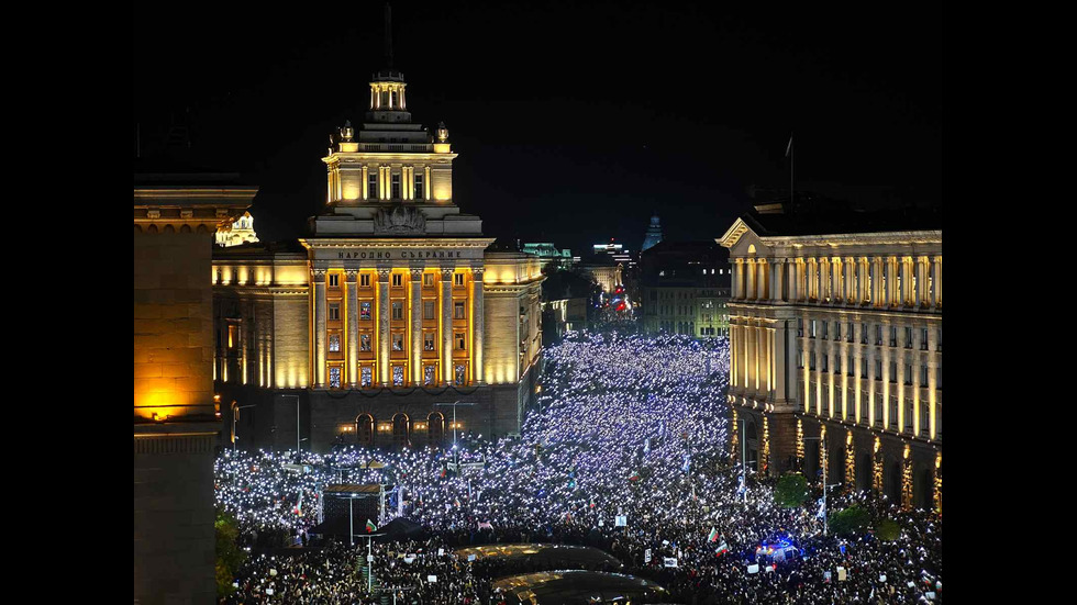Многохилядни протести в София и големите градове на страната срещу бюджета и управлението