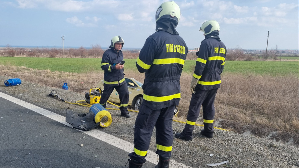 Таксиметров шофьор загина при тежка катастрофа край Поморие