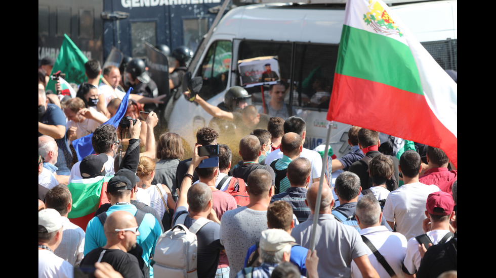 Протест пред парламента