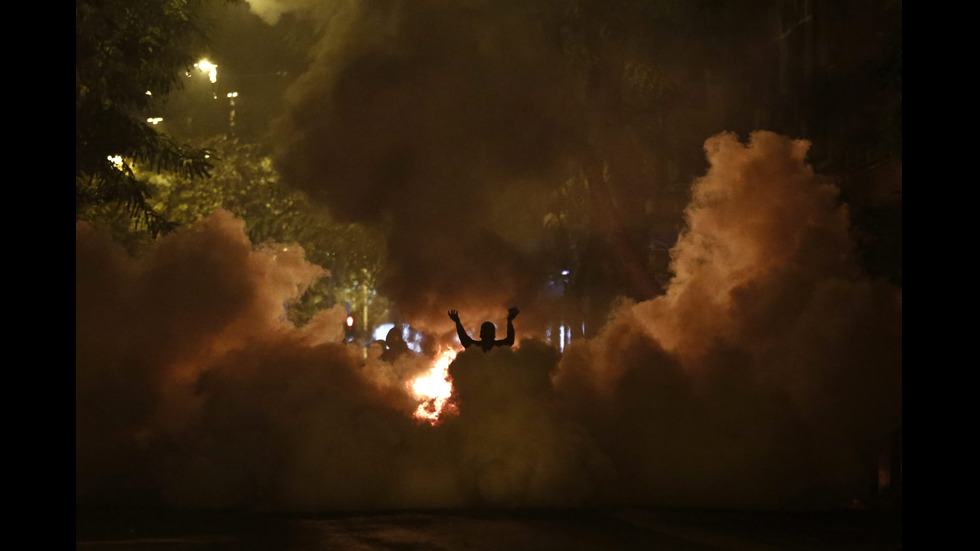 Безредици в Атина след шествие в памет на убито от полицията момче