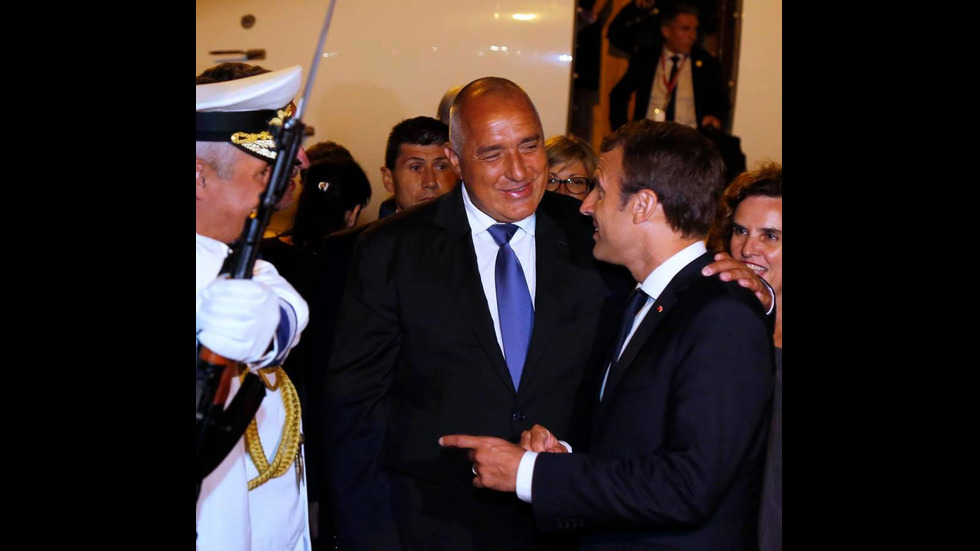 Президентът на Франция Еманюел Макрон пристигна в България