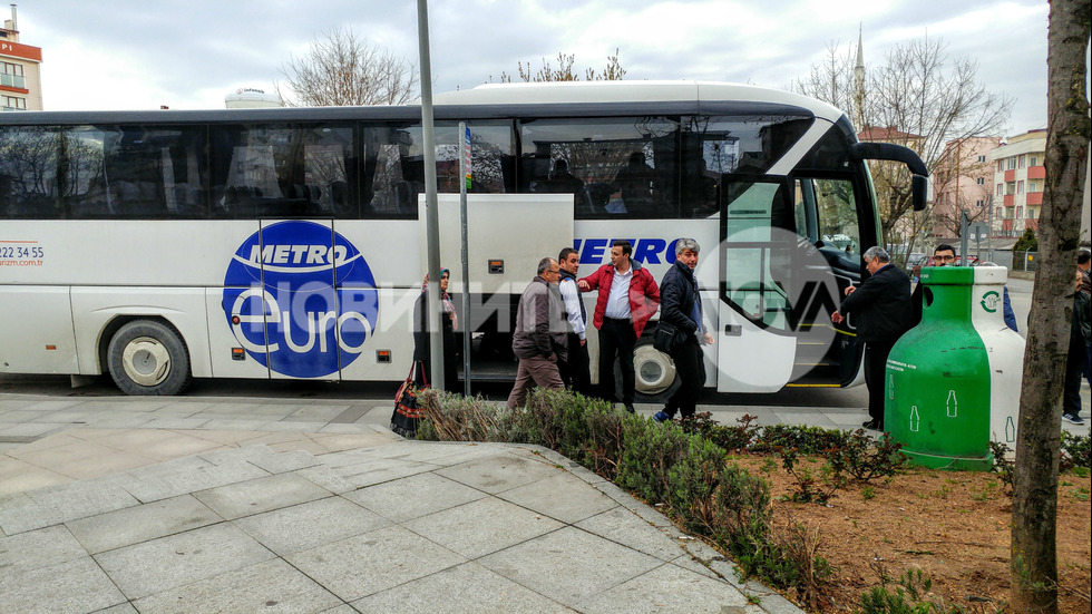 Автобусите с избиратели от Турция потеглиха към България