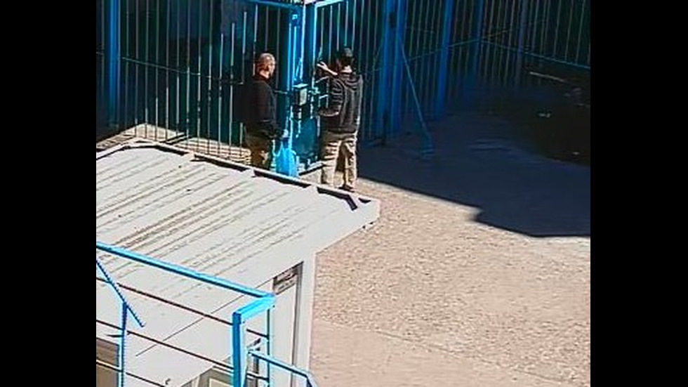 МВР пусна снимки на Пелов и Колев преди да избягат от затвора