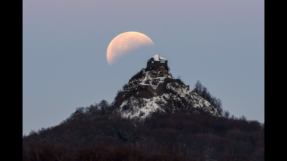 Лунното затъмнение по света