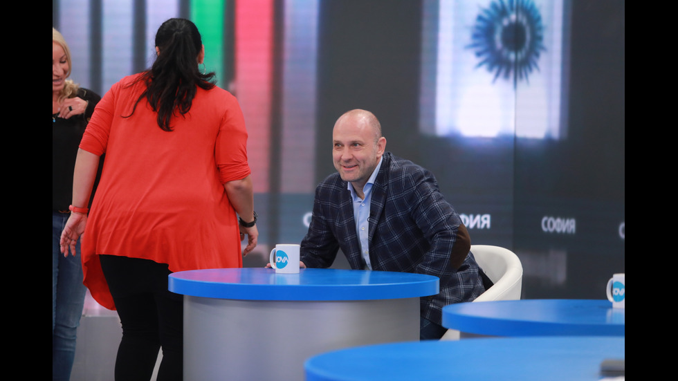 ЗАД КАДЪР: Изборното студио на NOVA в деня на балотажа