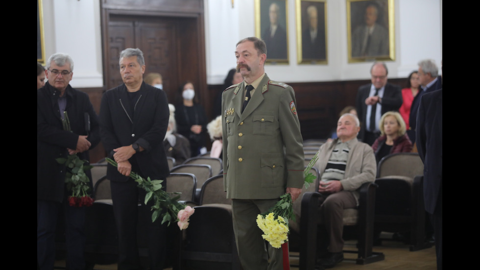 Поклонение пред големия български писател акад. Антон Дончев