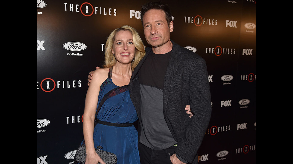 Екранни партньори от сериали, които запазиха приятелството си