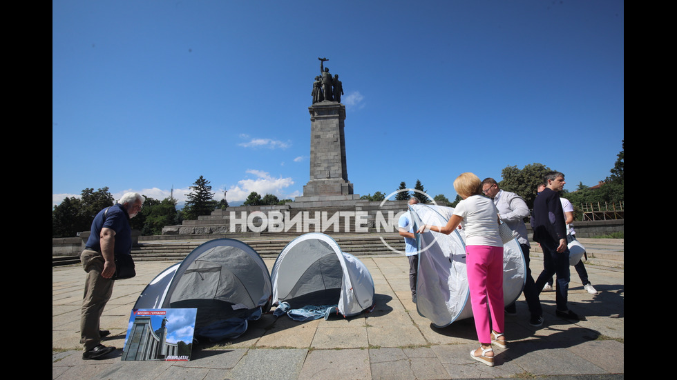 „ЛЕВИЦАТА!“ с палатков лагер срещу премахването на Паметника на Съветската армия