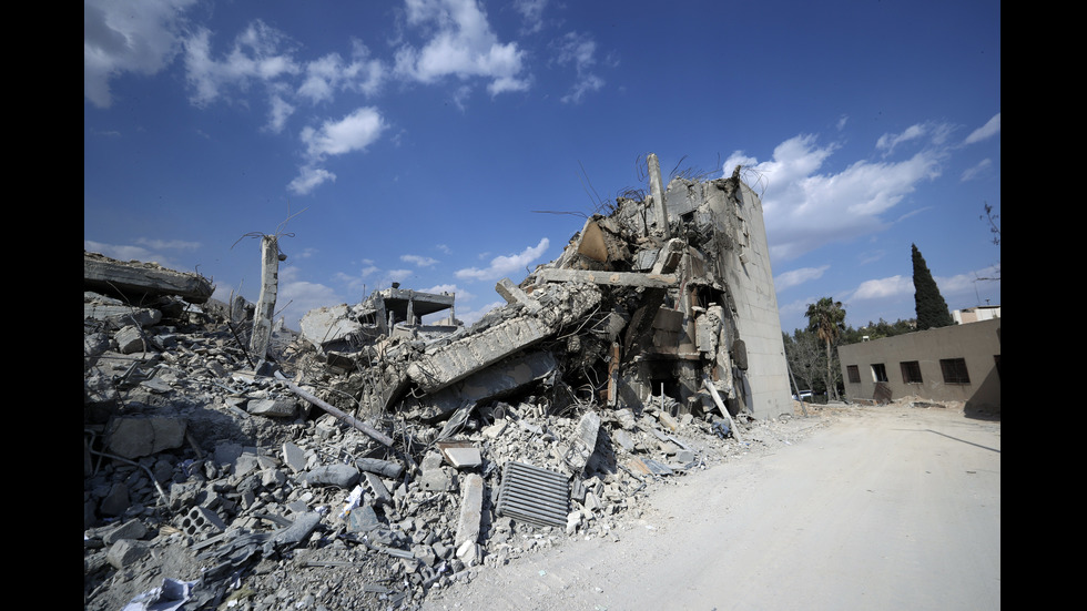Разрушенията край Дамаск след въздушните удари