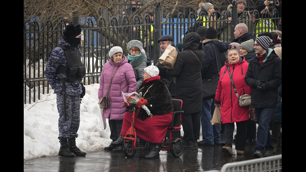 Опашки пред църквата, където ще се проведе опелото на Навални