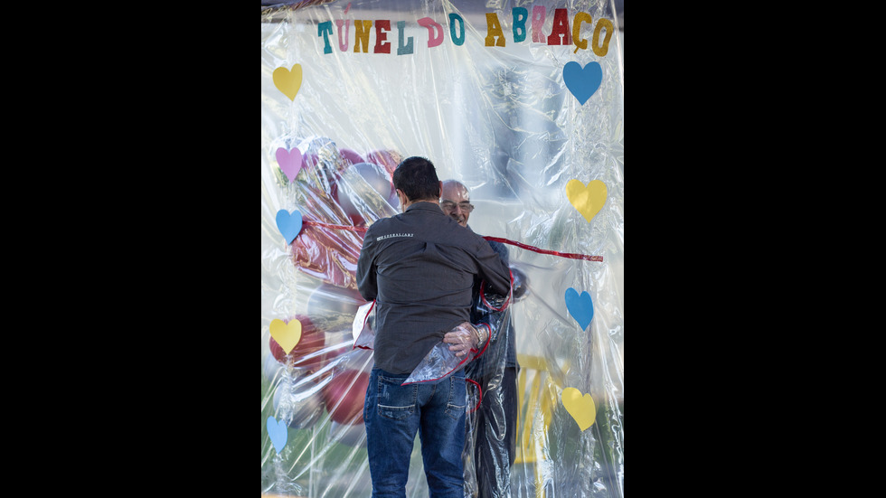 Бразилска болница построи "Тунел на прегръдките"