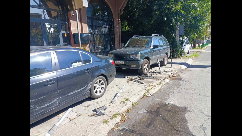Разследват инцидента с български коли пред посолството ни в Скопие