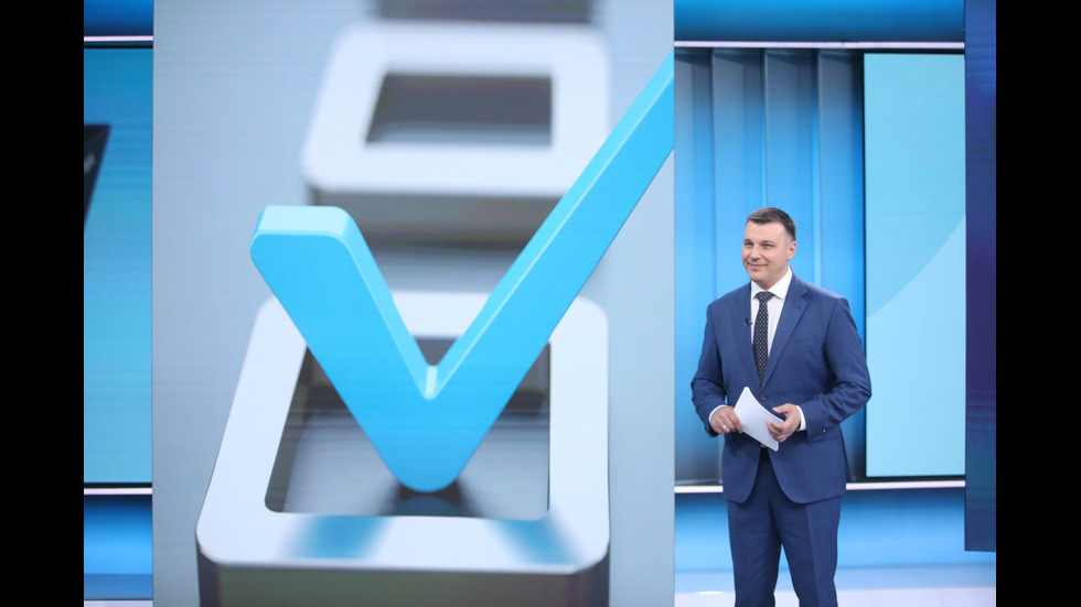 ЗАД КАДЪР: Изборният ден по NOVA В СНИМКИ