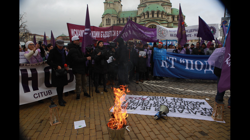 Работници от въглищните централи - на протест в София