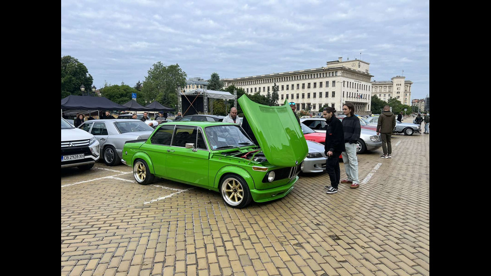 Парад на ретро автомобили в София