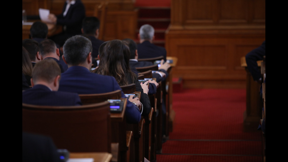 Парламентът решава дали да подкрепи проектокабинета "Габровски"