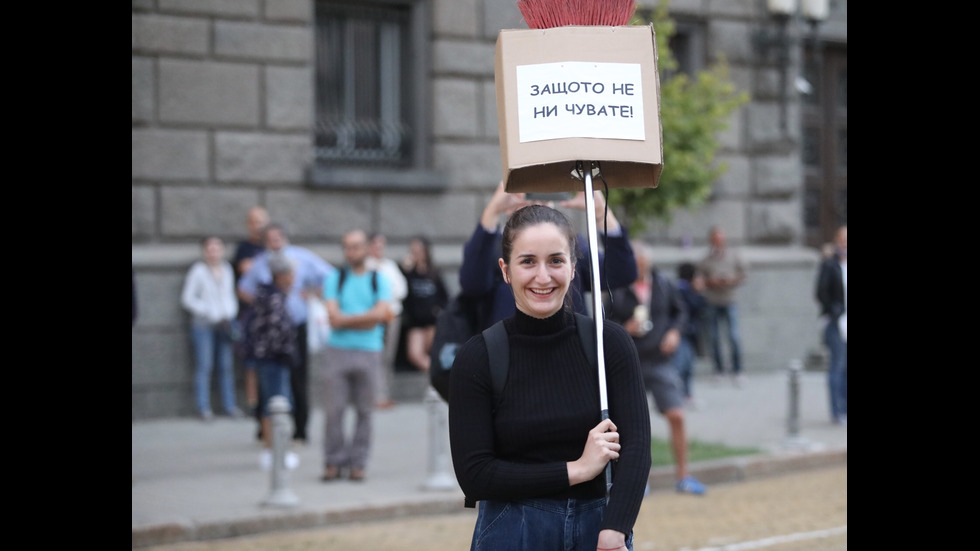 Протест и контрапротест в центъра на София