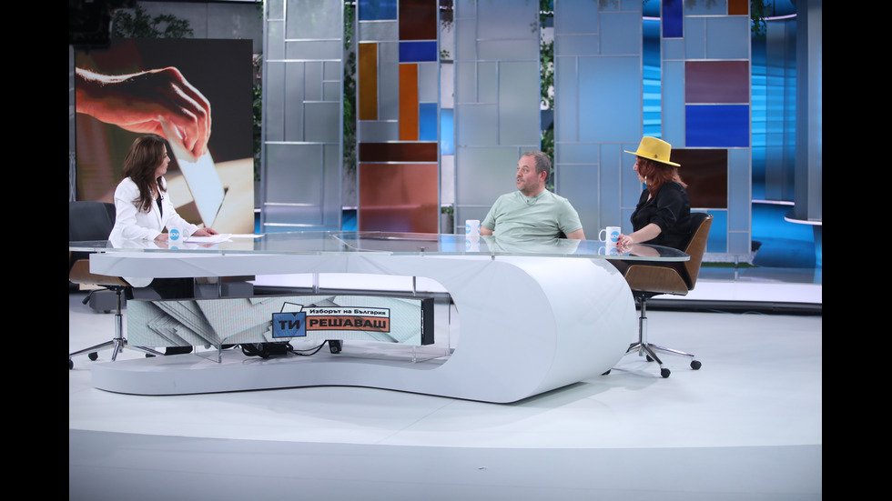 ЗАД КАДЪР: Изборният ден по NOVA В СНИМКИ