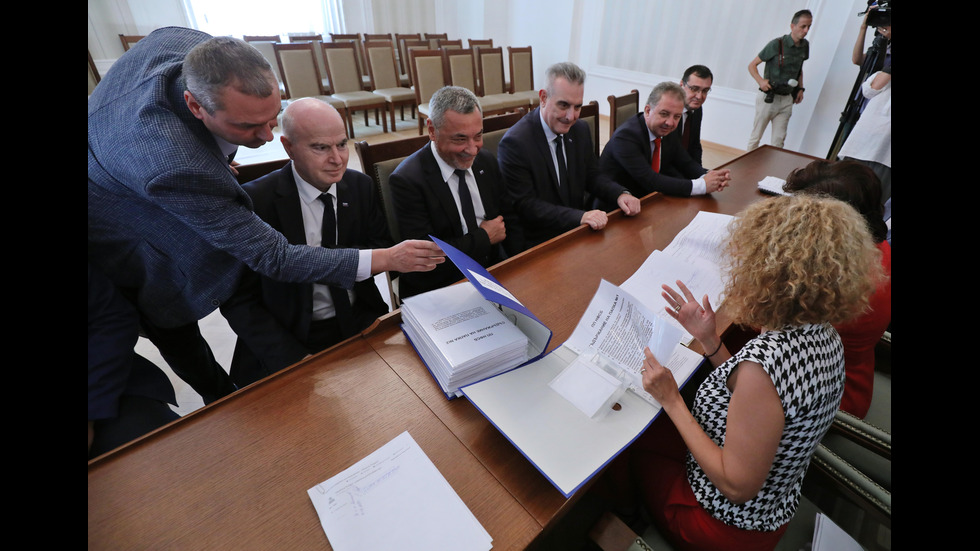 НФСБ внесе документи за регистрация в ЦИК за местните избори