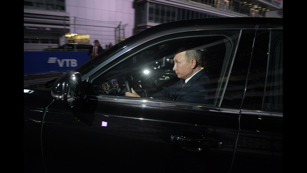 Путин повози президента на Египет по писта за Формула 1