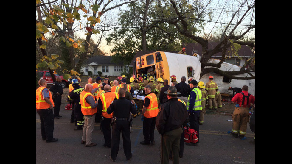 Шест деца загинаха при катастрофа на училищен автобус в САЩ