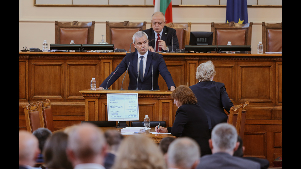 Парламентът обсъжда вота на недоверие към кабинета "Петков"