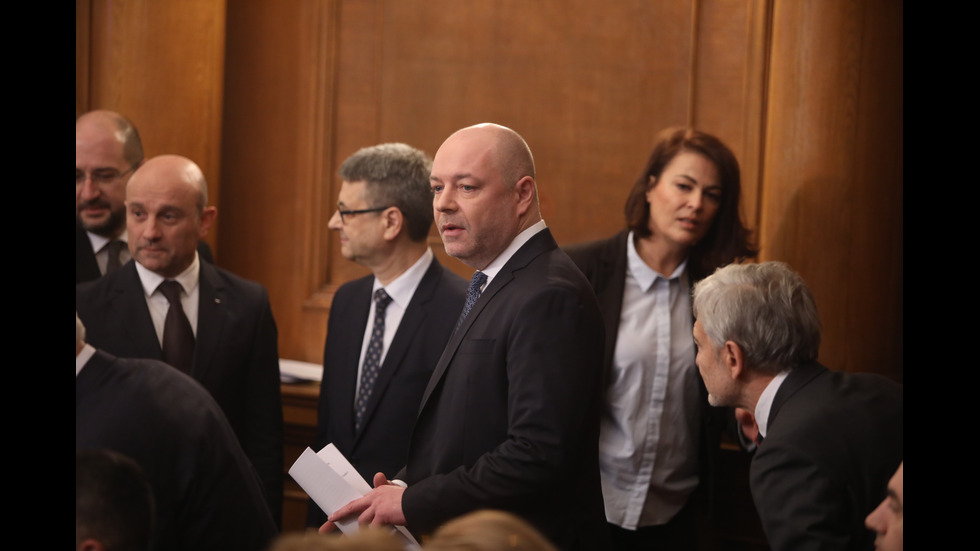 Парламентът решава дали да подкрепи проектокабинета "Габровски"