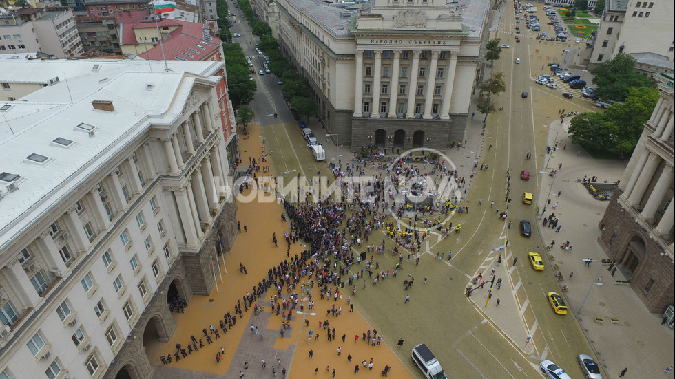 Животновъди на протест с чанове, вълна и овче мляко