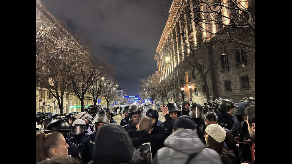 Протестиращи срещу Бюджет 2026 блокираха движението в "Триъгълника на властта"