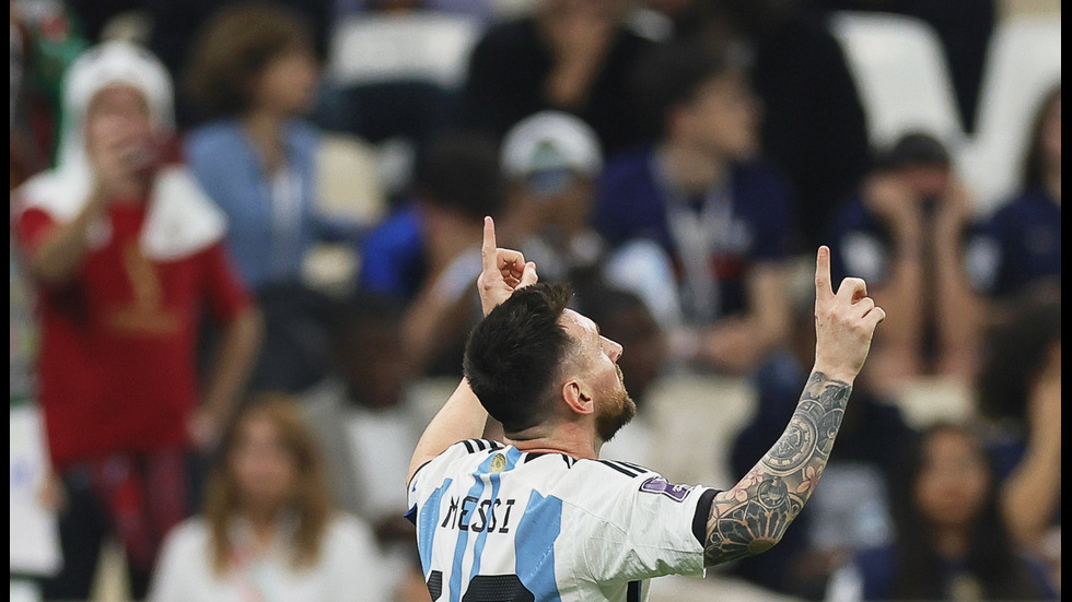 АРЖЕНТИНА ШАМПИОН! Меси вдига световната купа след невиждана драма в Катар