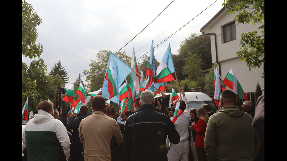 Привърженици на Доган прекараха нощта пред резиденцията в „Бояна”