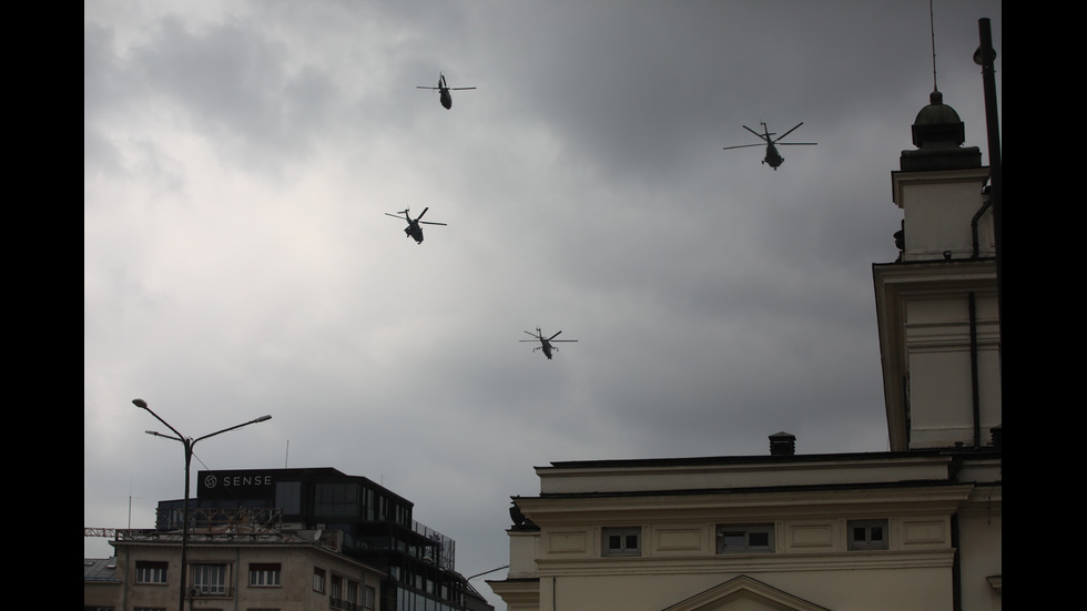 ЗА 6 МАЙ: Военни вертолети и самолети с тренировъчни полети над София