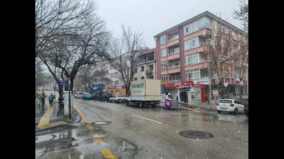 Силен сняг заваля в Анкара