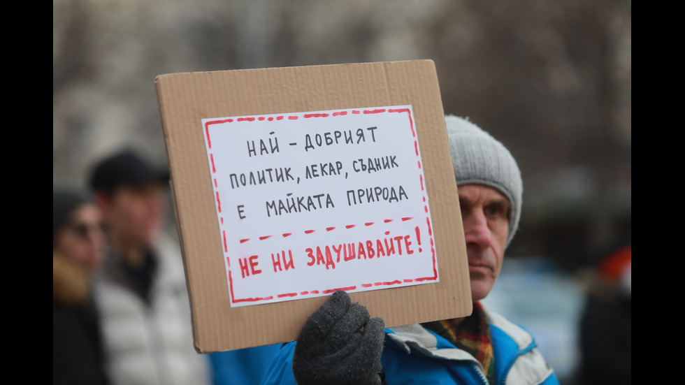 "Възраждане" организира протест срещу зеления сертификат, докараха водно оръдие пред НС