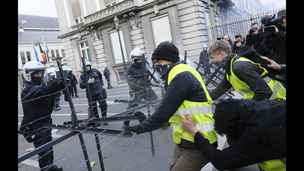 Сблъсъци между полицията и протестиращи в Брюксел