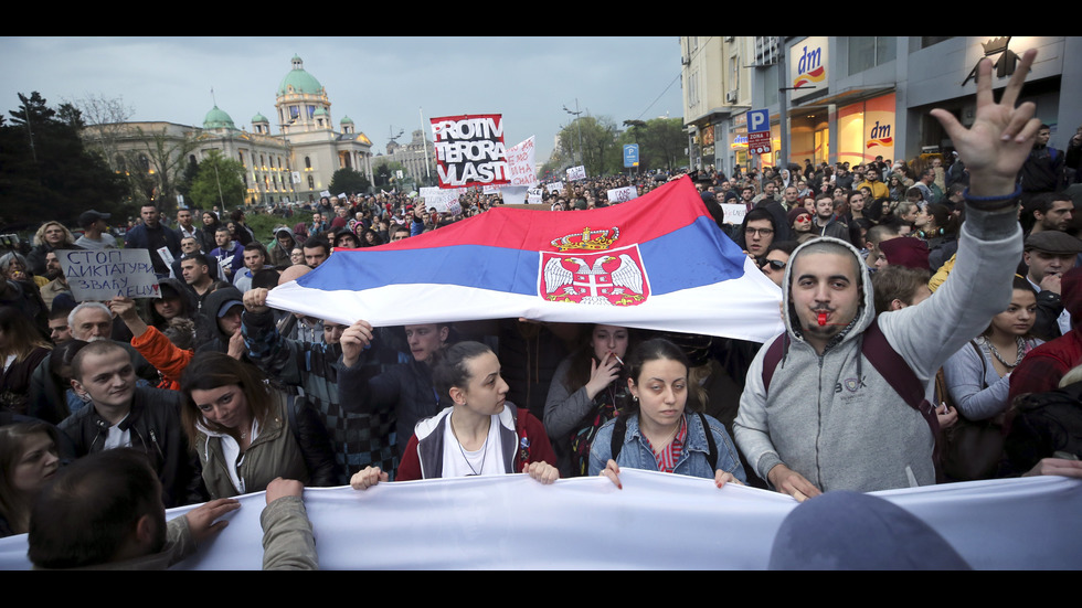 Хиляди оспорват резултата от президентските избори в Сърбия