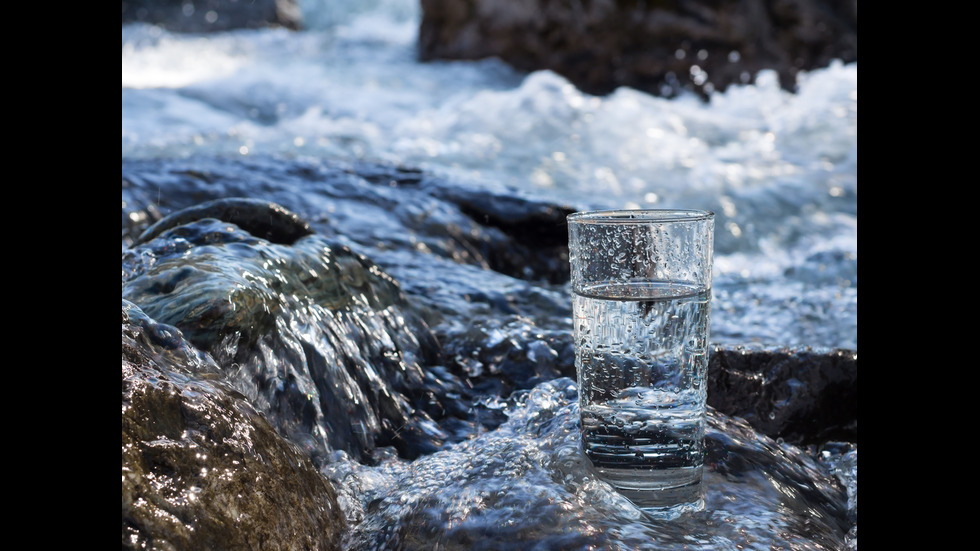 Какво се случва с тялото, ако заменим всички напитки с вода?